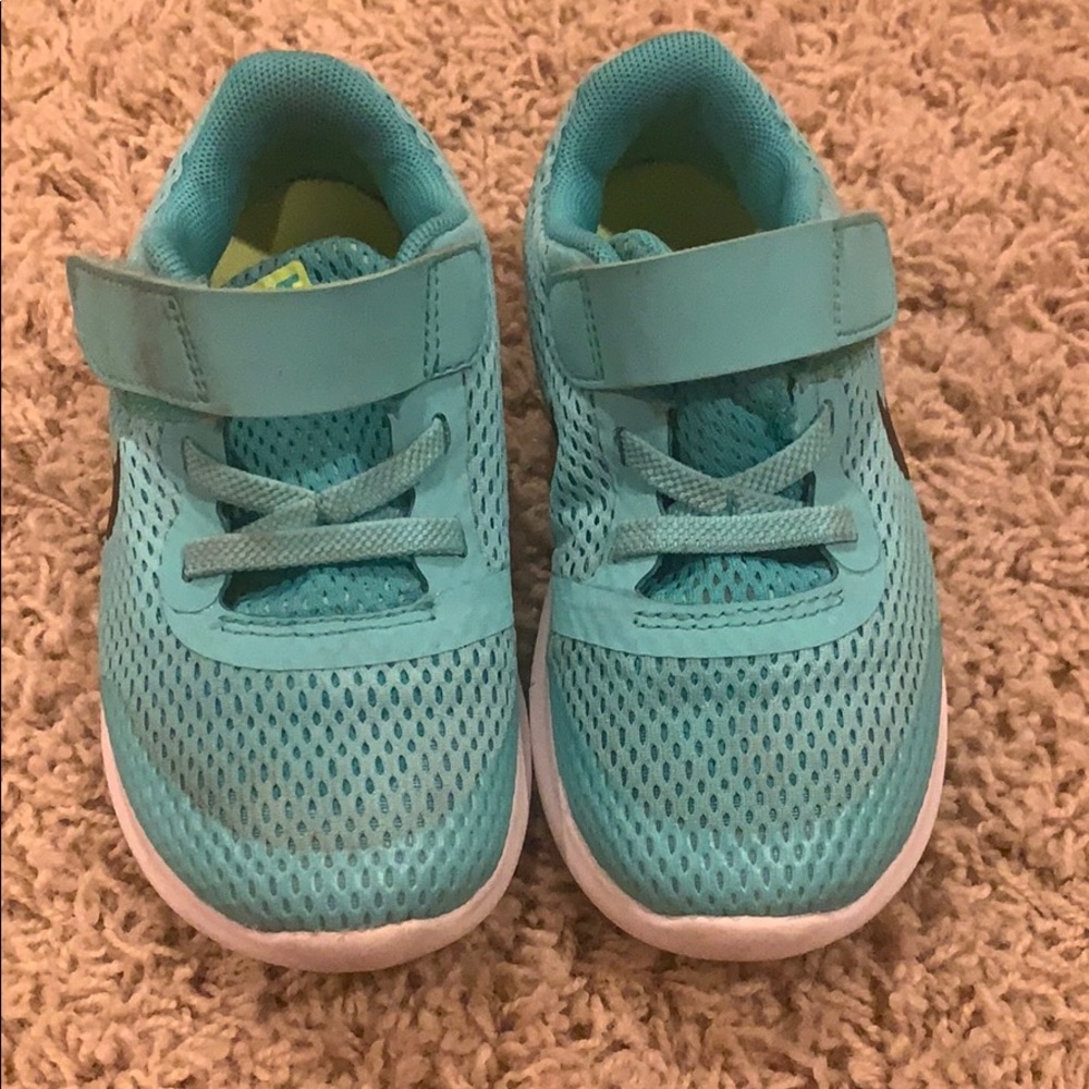 Nike size 9 Teal
